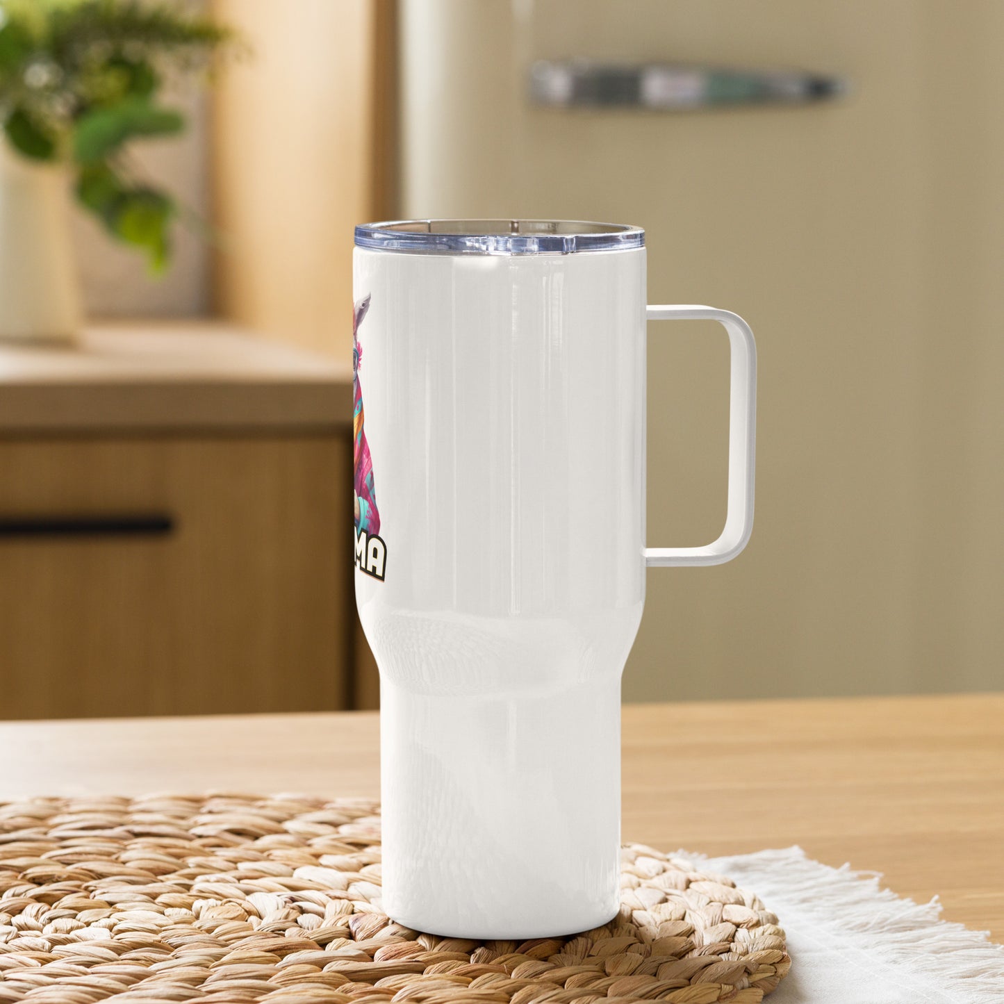 Travel mug with a handle