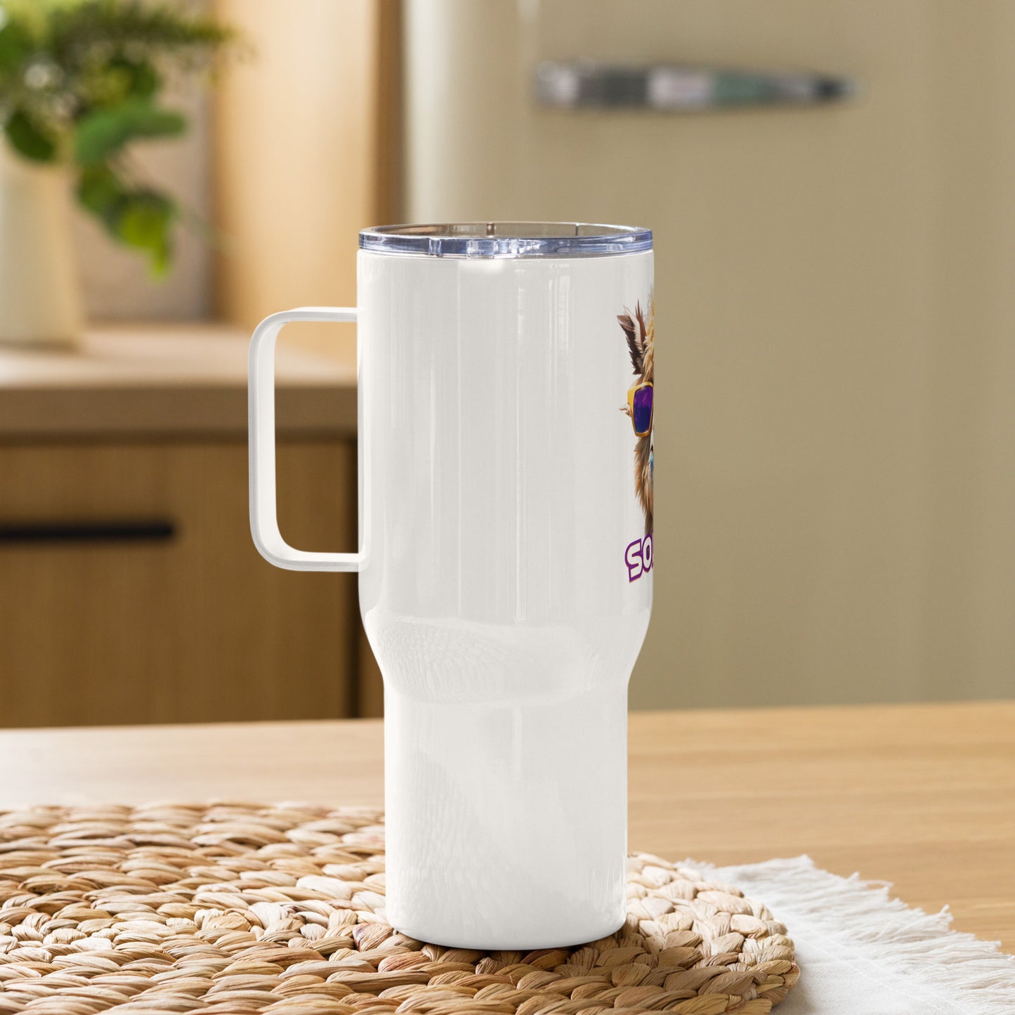 Travel mug with a handle