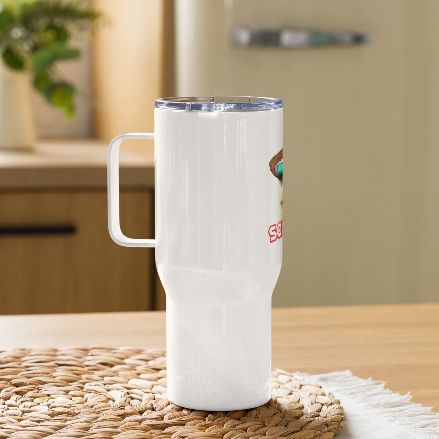 Travel mug with a handle